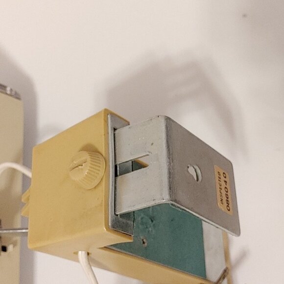 VINTAGE Metal Headboard 2-Way Adjustable 2-Bulb Lamp Consumers Distributing - Picture 3 of 9